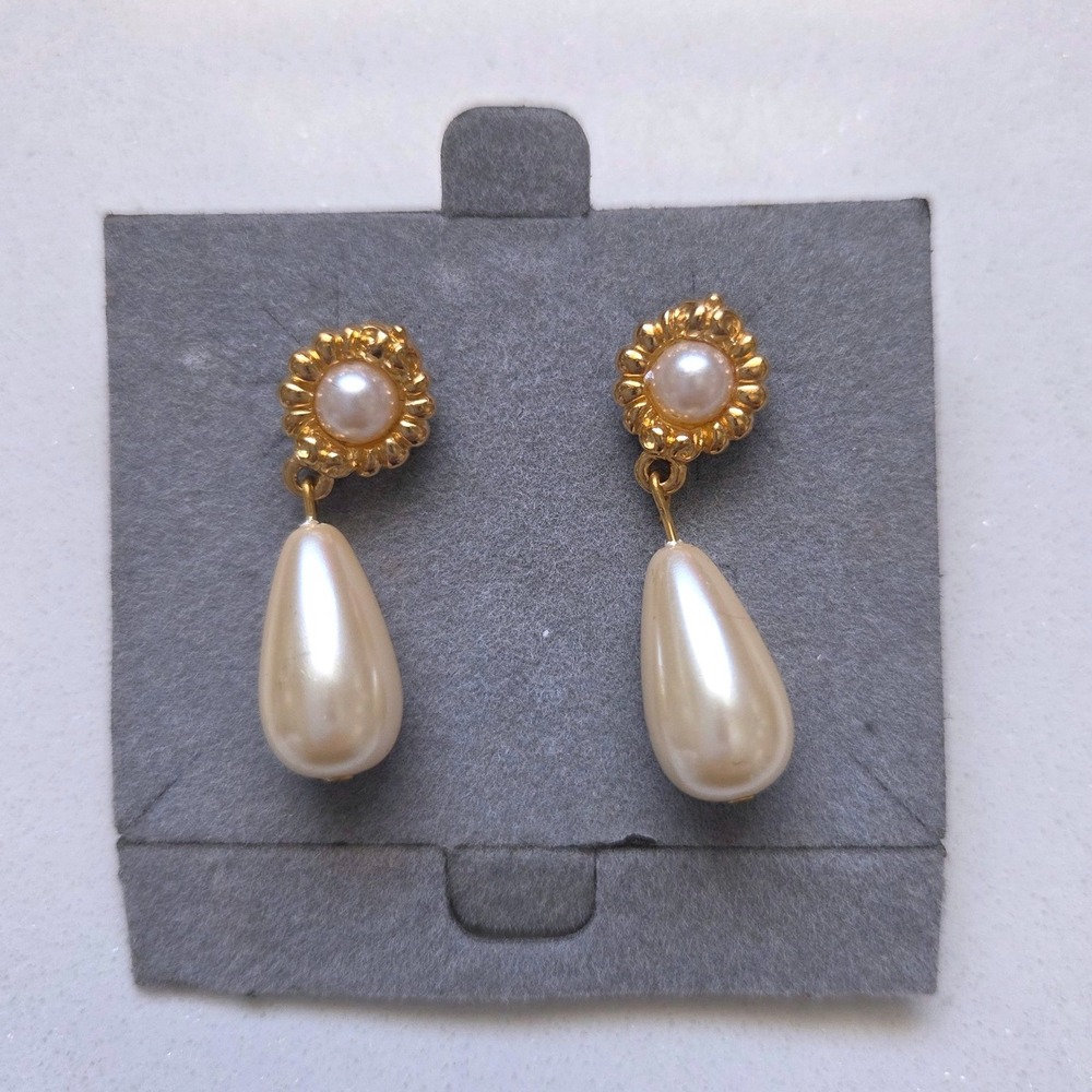 VTG Avon Gold Tone Faux Pearl Drop Earrings Floral Stud Teardrop Dangle NOC